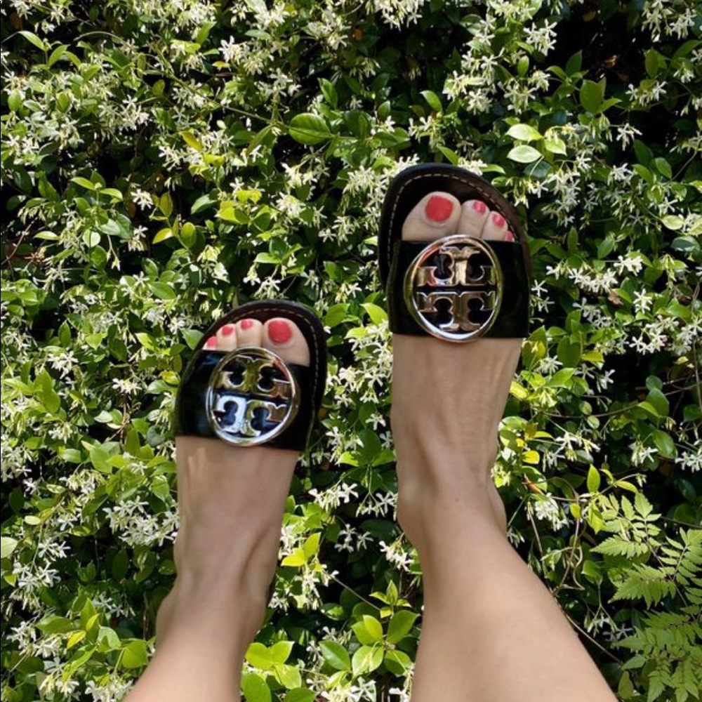 Tory Burch: Black Patent Sandals - Size 6